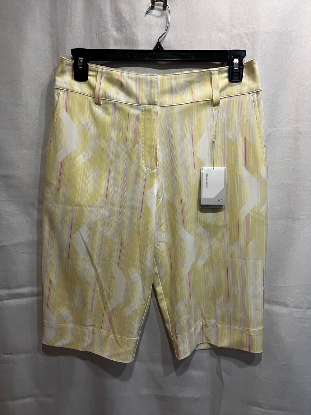 NWT Nike Golf Dri-Fit Pale Yellow Patterned Bermuda Shorts Size 8